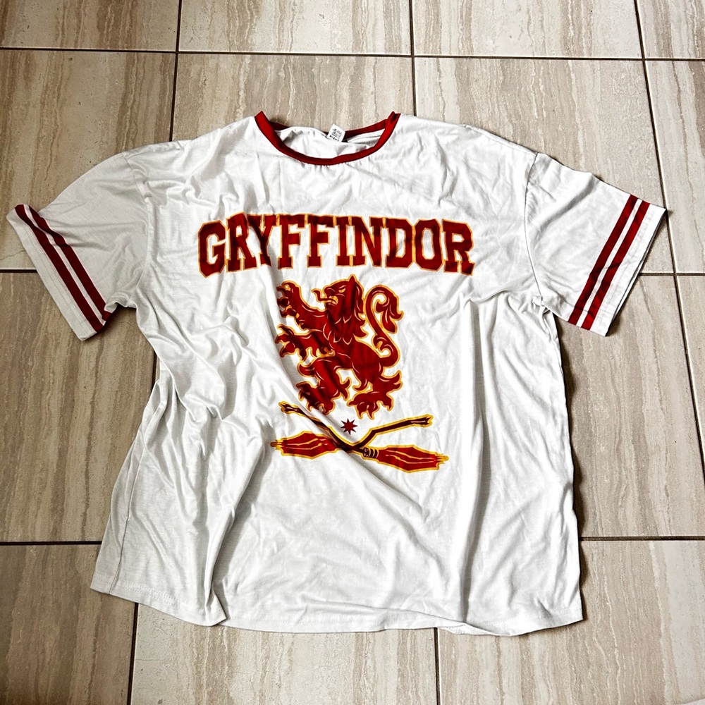 ❤️4‎ for $25❤️ Harry Potter Gryffindor White and Red T-Shirt size large